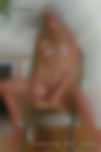 Looking nude sexy girls for a hot couple!